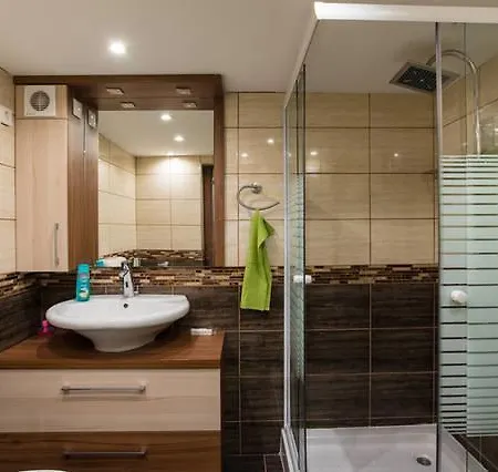 Cheery Flat Apartment